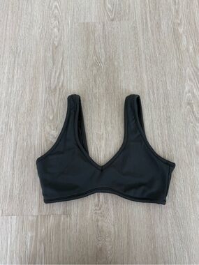 Crop shop boutique sports bra